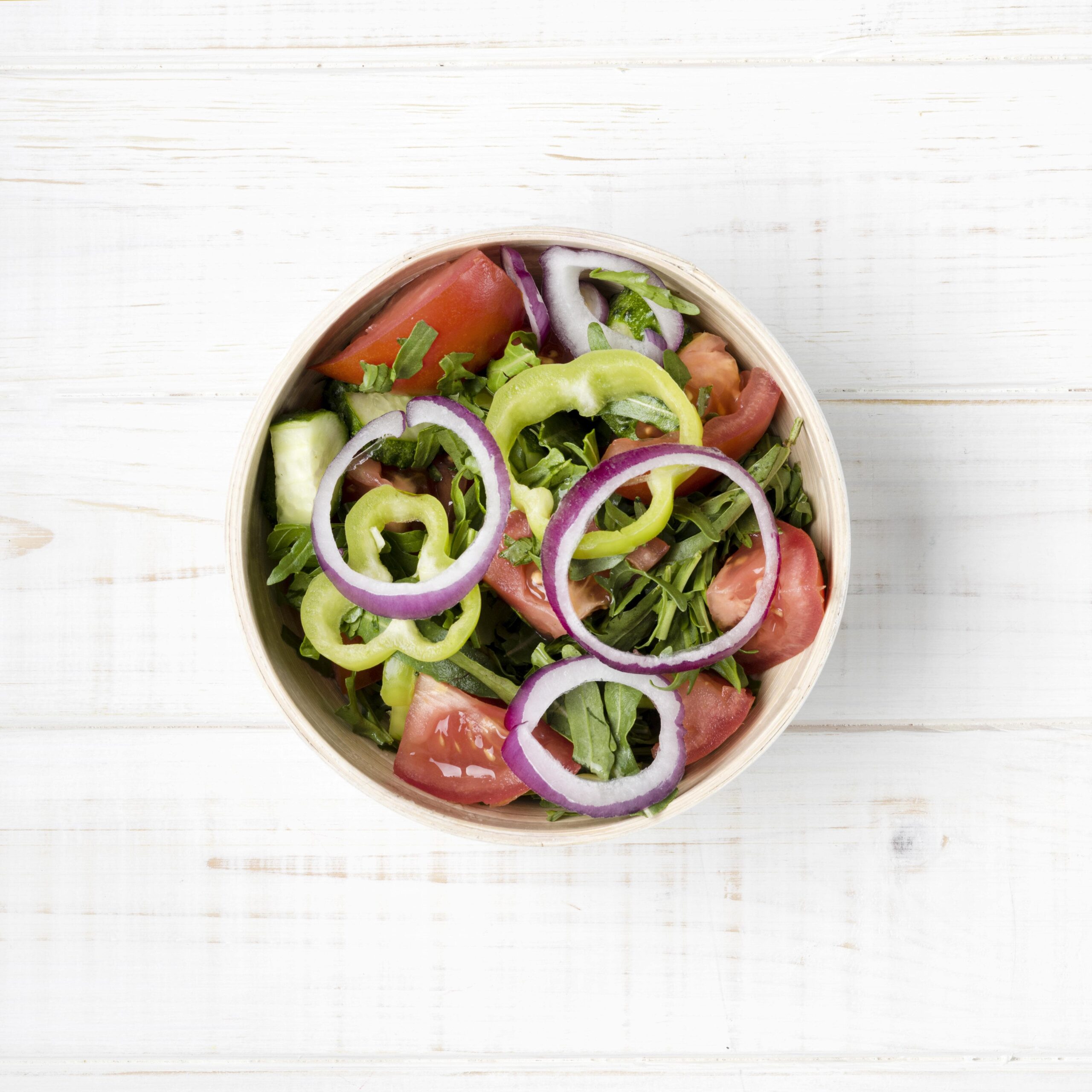 Imagem de uma salada no pote.