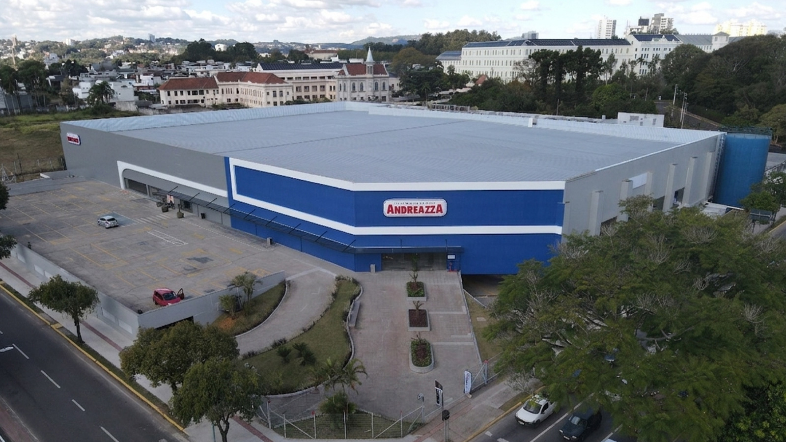 Foto aérea da fachada do Supermercado Andreazza de São Leopoldo